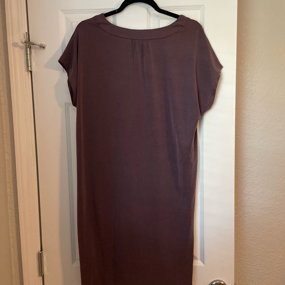 Tahari Women's V-Neck Dress in Deep Purple - Picture 3 of 4